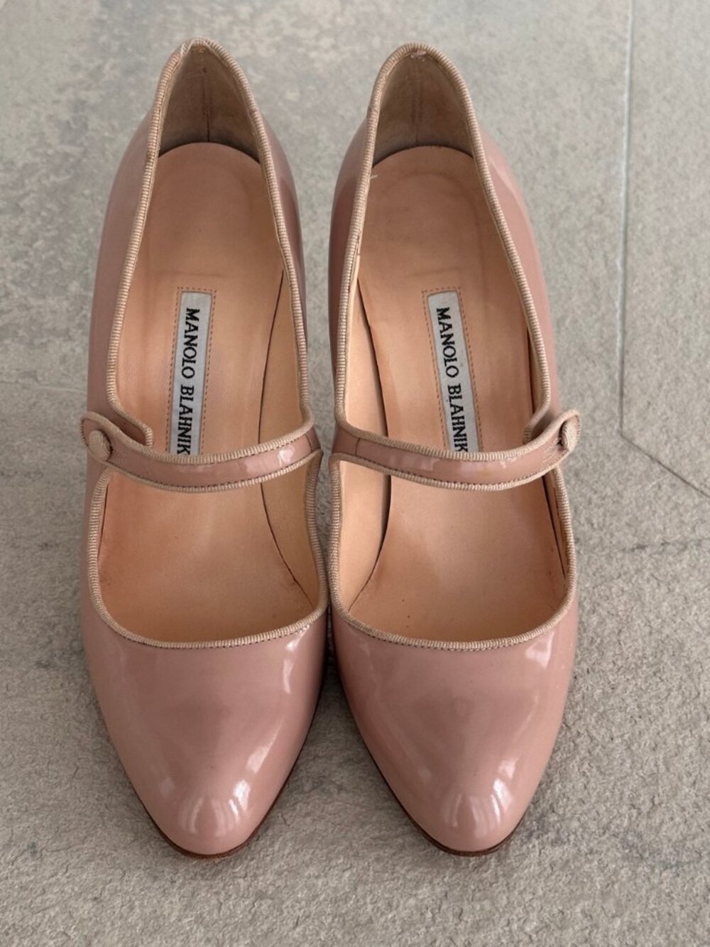 Manolo Blahnik Campari Nude Patent Leather Mary Jane Pumps Heels 39.5
